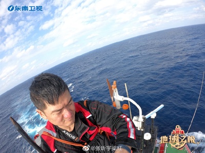地球之极·侣行：破冰船南极行的海报-预告海报