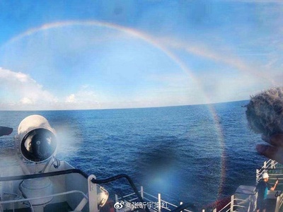 地球之极·侣行：破冰船南极行的海报-预告海报
