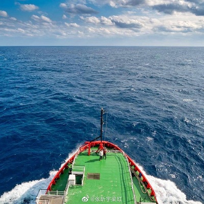 地球之极·侣行：破冰船南极行的海报-预告海报