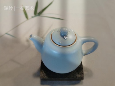 我最爱的中式美的图片-用金缮、锔瓷修复后的中式瓷器、茶器，破碎亦灿烂的美。