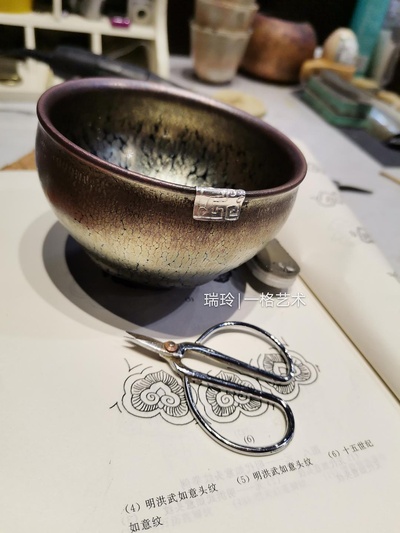 我最爱的中式美的图片-用金缮、锔瓷修复后的中式瓷器、茶器，破碎亦灿烂的美。