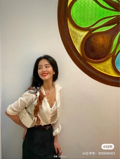 哪位女演员的演技和气质让你久久不能忘？的图片-杨采钰<br>长开了的女生 也实在是太好看了