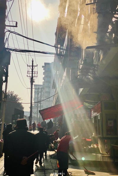 手机拍过的有故事感的画面的图片-朝晖<br>日暮