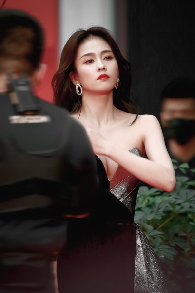 描述下心中美人的模样的图片-赐我梦境还赐我很快就清醒。