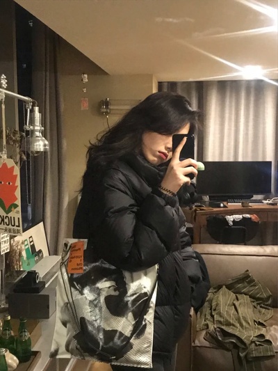 我的冬日穿搭的图片-黑羽绒服<br>黑、白大衣<br>黑棉袄<br>昵子西装