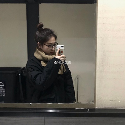 我的冬日穿搭的图片-黑羽绒服<br>黑、白大衣<br>黑棉袄<br>昵子西装