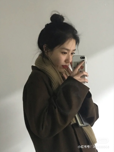 我的冬日穿搭的图片-黑羽绒服<br>黑、白大衣<br>黑棉袄<br>昵子西装