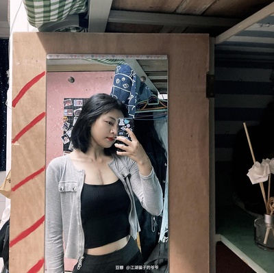成年后对自己的审美再教育的图片-动手术之后留疤，小时候一直到去年都很自卑，现在想想真是傻，支棱起来，这是你拿命换来的印记！