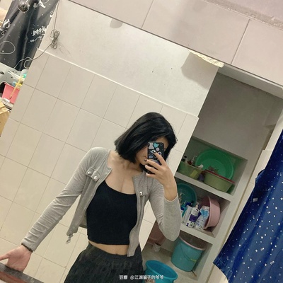 成年后对自己的审美再教育的图片-动手术之后留疤，小时候一直到去年都很自卑，现在想想真是傻，支棱起来，这是你拿命换来的印记！