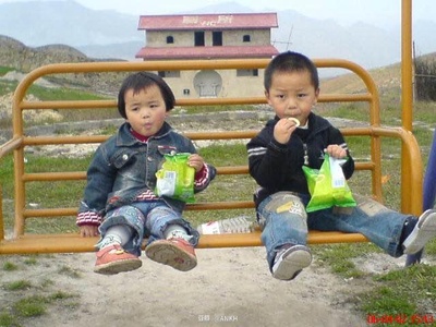 寻找老照片里的地点的图片-和发小<br>今年一起高考，加油