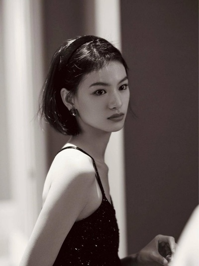 氛围感美人的图片-北京电影学院的邱天