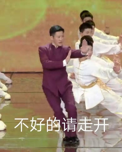学会拒绝的时刻的图片-父母想让我做扶弟魔，我果断拒绝了，用最快的速度找了个比我小7岁的男友，带着他出去旅游，给他买东西，把积蓄花干净。<br><br>事因：我妈有一天凌晨五点给我打电话，说当时家里盖房借了亲戚家2W，现在亲戚住院了，需要2W块钱，问我能不能给他们急用。<br>我卖惨说我手里就5000块钱，周末马上交房租了，交完房租就没钱吃饭了，还想着问我朋友借钱吃饭呢。<br>我妈不死心又问我能不能让我找我朋友借2W块钱给他们，我说要不，你们直接找他问问吧，然后把朋友的号码给他们了。<br>我不知道他们打没打，因为那个号码是我宽带号放在备用机里的，备用机常年不开机。<br>其实我手里当时攒了4W多块。<br>因为我没借给他们钱，三个多月没联系我，我知道他们生我的气，每次来找我要钱吃了闭门羹就这样，不是打电话阴阳怪气我在城市里住着干净大房子多好啊，他们每天干活多累，住在小平房里多憋屈，盖了房子没钱装修，我就反问我妈，我提前过上你都过不上的生活，你不为我高兴吗？我妈每次听完都能气好久。<br>我弟弟高考完了，我妈又开始对我嘘寒问暖，撺掇我结婚，说我们村里彩礼都给到30W了（我们村是我们附近那出了名的天价彩礼村），然后开始跟我讲不要瞧不起农村，人家都在市里有房子的，你嫁过去，婆婆也年轻能帮你带孩子，家里有楼有车有地以后都是你的。<br>然后又貌似开玩笑的说，你有了30W还可以借我们一部分把家里的房子装修一下，你看我们老了，你弟弟以后上大学还要仰仗你。然后又开始进行从小对我多好的洗脑，我们怎么样都让你上完大学了之类的。<br>这些貌似开玩笑的话从我大学毕业一直听到现在，我听的都快要吐了。<br>我只能放大招跟她说我欠了15W的网贷，你帮我找个有钱的把网贷给我还了我就嫁。<br>然后挂了电话，带着小男朋友出去潇洒了一趟，给小男朋友买了台新电脑陪我一起打游戏，把积蓄花光了的那一刻，虽然你们肯定会站在道德上批判我不孝，但我真的是爽到爆呀<br><br>ps：各位姐妹，男大学生真的香，但切记不要陷进去，因为金钱维持的感情真的好短啊，哭唧唧，老老实实打工吧，赚了钱继续养小奶狗。<br><br>最后再bb一句，因为家里这样，我黄了两个男朋友，所以现在不婚不育是我人生态度，我有弟弟，但我绝不做扶弟魔。<br>我从大学开始家里就没给过我多少钱，我身无分文的时候睡过地下通道，吃馒头咸菜渡过最艰难的日子，得抑郁症整