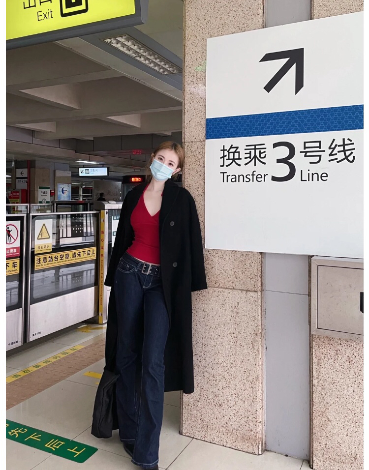 地铁里的自我审视的图片-秒入冬了，每天都阴雨绵绵，只有继续更地铁系列了。