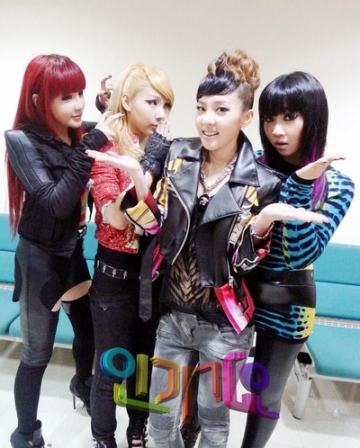 2NE1TV 第二季的海报-正式海报