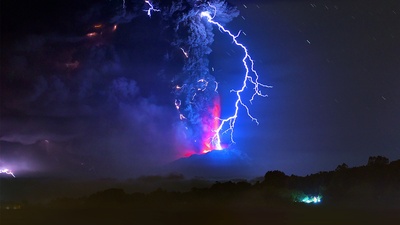 (20161123)的图片-爆发中的卡尔布科火山，智利，2015年4月 (© Martin Bernetti/AFP/Getty Images)