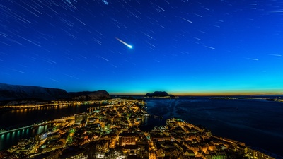 (20170806)的图片-奥勒松上空的流星，挪威 (© Stian Rekdal/Nimia)