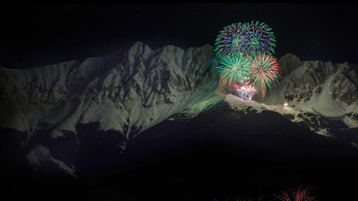 (20171231)的图片-新年前夕的烟花，奥地利诺德凯特山脉 (© imageBROKER/Alamy)