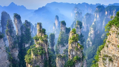 (20180411)的图片-张家界国家森林公园，中国湖南省 (© aphotostory/Shutterstock)