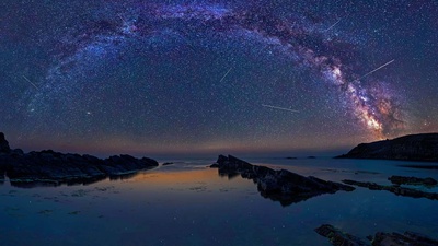 (20180813)的图片-锡内莫雷茨村上空的英仙座流星雨，保加利亚 (© jk78/Getty Images)