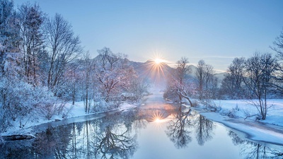 (20190212)的图片-洛伊萨赫河与海姆加滕山，德国巴伐利亚 (© Christian Back/Huber Images/eStock Photo)