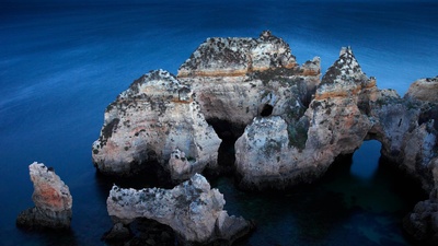 阿尔加维海岸附近的Ponta da Piedade岩层，葡萄牙 (© David Santiago Garcia/Offset)(20190610)的图片-阿尔加维海岸附近的Ponta da Piedade岩层，葡萄牙 (© David Santiago Garcia/Offset)