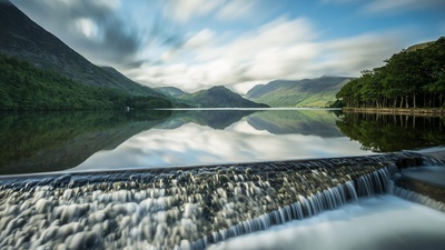 克拉莫克湖上的倒影，英国坎布里亚湖区 (© Damian Harrison/Alamy)(20190802)的图片-克拉莫克湖上的倒影，英国坎布里亚湖区 (© Damian Harrison/Alamy)