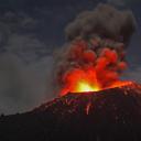 苏门答腊海岸正在喷发的喀拉喀托火山，印度尼西亚 (© Martin Rietze/Alamy)(20190827)