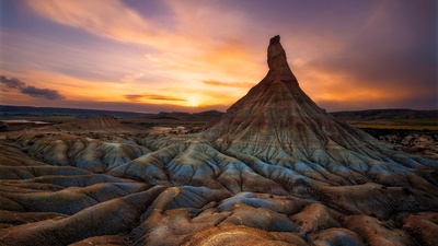 德纳斯雷亚尔斯自然公园Castildetierra上空绚丽的日落，西班牙纳瓦拉 (© Inigofotografia/iStock/Getty Images Plus)(20190927)的图片-德纳斯雷亚尔斯自然公园Castildetierra上空绚丽的日落，西班牙纳瓦拉 (© Inigofotografia/iStock/Getty Images Plus)