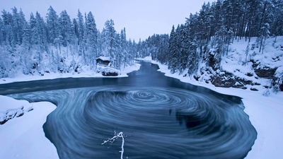 冬季奥兰卡国家公园Myllykoski风景区中的漩涡，芬兰库萨莫 (© Lassi Rautiainen/Minden Pictures)(20200102)的图片-冬季奥兰卡国家公园Myllykoski风景区中的漩涡，芬兰库萨莫 (© Lassi Rautiainen/Minden Pictures)