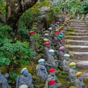 排列在通往大圣院石径上的小罗汉雕像，日本宫岛 (© Malcolm Fairman/Alamy)(20200111)