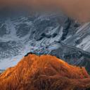 阳光照耀下的火山岩山脊，冰岛埃亚菲亚德拉冰盖 (© Erlend Haarberg/Minden Pictures)(20200120)