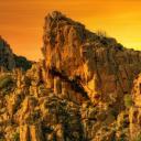Calanques de Piana岩层上的一个心形洞，法国科西嘉岛 (© joningall/Getty Images)(20200214)