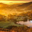 Loughrigg Tarn的日出，英国英格兰湖区安布尔塞德 (© John Finney photography/Getty Images)(20200321)