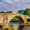 兰鲁斯特一座名为Pont Fawr的石拱桥，英国威尔士 (© Pajor Pawel/Shutterstock)(20200604)