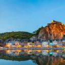 迪南镇和默兹河，比利时纳穆尔 (© Kadagan/Shutterstock)(20200721)