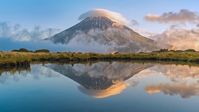 塔拉纳基山，新西兰艾格蒙特国家公园 (© Francesco Vaninetti/plainpicture)(20201129)的图片-塔拉纳基山，新西兰艾格蒙特国家公园 (© Francesco Vaninetti/plainpicture)