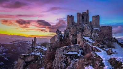 阿布鲁佐的Rocca Calascio，意大利 (© Francesco Russo/eStock Photo)(20201208)的图片-阿布鲁佐的Rocca Calascio，意大利 (© Francesco Russo/eStock Photo)