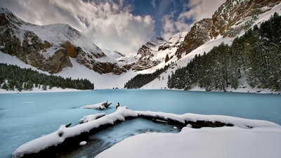 比利牛斯山脉中的高山湖Ibón de Plan，西班牙韦斯卡 (© Getty Images)(20201227)的图片-比利牛斯山脉中的高山湖Ibón de Plan，西班牙韦斯卡 (© Getty Images)