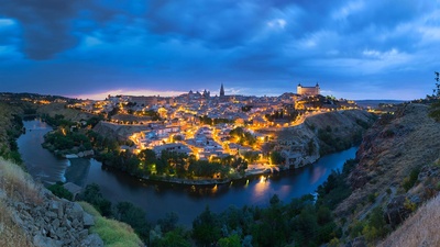 日落后的托莱多全景，西班牙 (© Frank Fischbach/Alamy)(20210201)的图片-日落后的托莱多全景，西班牙 (© Frank Fischbach/Alamy)