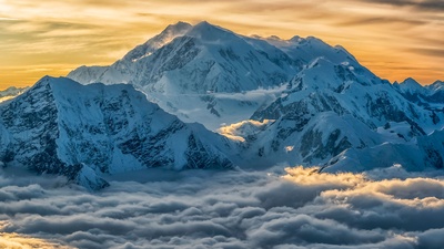 鸟瞰高耸入云的洛根山，加拿大克鲁瓦尼国家公园 (© plainpicture/Design Pics/Robert Postma)(20210308)的图片-鸟瞰高耸入云的洛根山，加拿大克鲁瓦尼国家公园 (© plainpicture/Design Pics/Robert Postma)