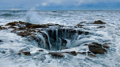俄勒冈海岸佩蓓角的雷神之井 (© Cavan Images/Offset by Shutterstock)(20210311)的图片-俄勒冈海岸佩蓓角的雷神之井 (© Cavan Images/Offset by Shutterstock)