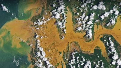马尼亚河的卫星图像，马达加斯加 (© NASA Earth Observatory image by Joshua Stevens, using Landsat data from the US Geological Survey)(20210323)的图片-马尼亚河的卫星图像，马达加斯加 (© NASA Earth Observatory image by Joshua Stevens, using Landsat data from the US Geological Survey)