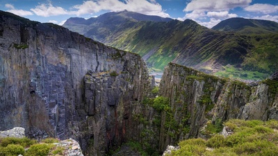 斯诺登山与兰贝里斯山口，英国史诺多尼亚国家公园 (© Alan Novelli/Alamy)(20210328)的图片-斯诺登山与兰贝里斯山口，英国史诺多尼亚国家公园 (© Alan Novelli/Alamy)