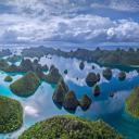 拉贾安帕特群岛中的瓦亚格岛，印度尼西亚 (© Amazing Aerial Agency/Offset by Shutterstock)(20210331)