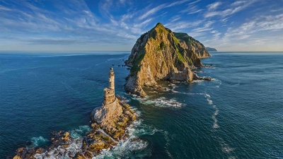 阿尼瓦角的灯塔，俄罗斯萨哈林岛 (© Amazing Aerial Agency/Offset by Shutterstock)(20210403)的图片-阿尼瓦角的灯塔，俄罗斯萨哈林岛 (© Amazing Aerial Agency/Offset by Shutterstock)