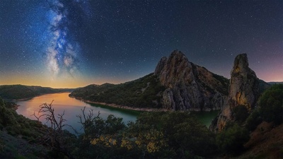 塔霍河上空的银河，西班牙蒙弗拉圭国家公园 (© Miguel Angel Muñoz Ruiz/Cavan Images)(20210710)的图片-塔霍河上空的银河，西班牙蒙弗拉圭国家公园 (© Miguel Angel Muñoz Ruiz/Cavan Images)
