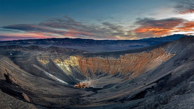 死亡谷国家公园里的优比喜比火山口，加利福尼亚州 (© Albert Knapp/Alamy)(20210814)的图片-死亡谷国家公园里的优比喜比火山口，加利福尼亚州 (© Albert Knapp/Alamy)