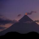 菲律宾马荣山的火山口冒烟 (© Per-Andre Hoffmann/Cavan)(20210830)