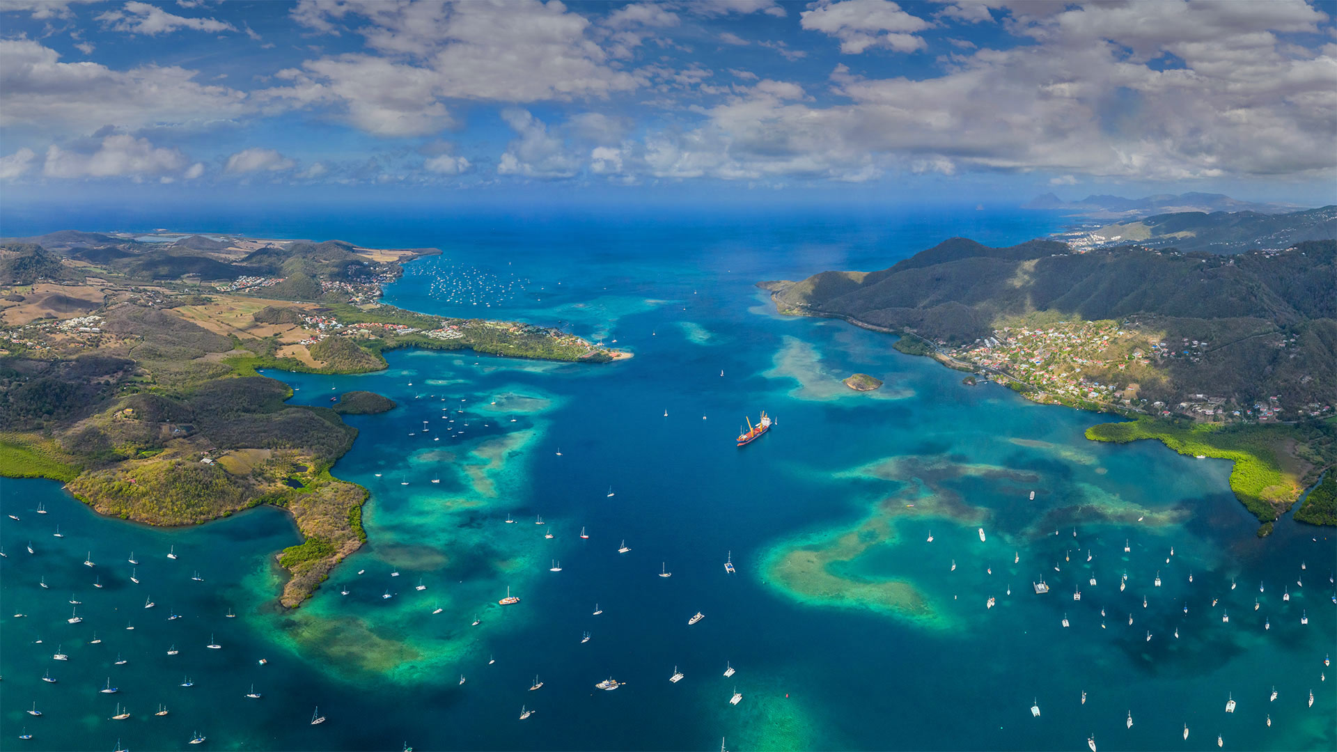 蔚蓝海域中的马提尼克岛，加勒比海 (© Airpano LLC/Amazing Aerial Agency)(20220122)的图片-蔚蓝海域中的马提尼克岛，加勒比海 (© Airpano LLC/Amazing Aerial Agency)