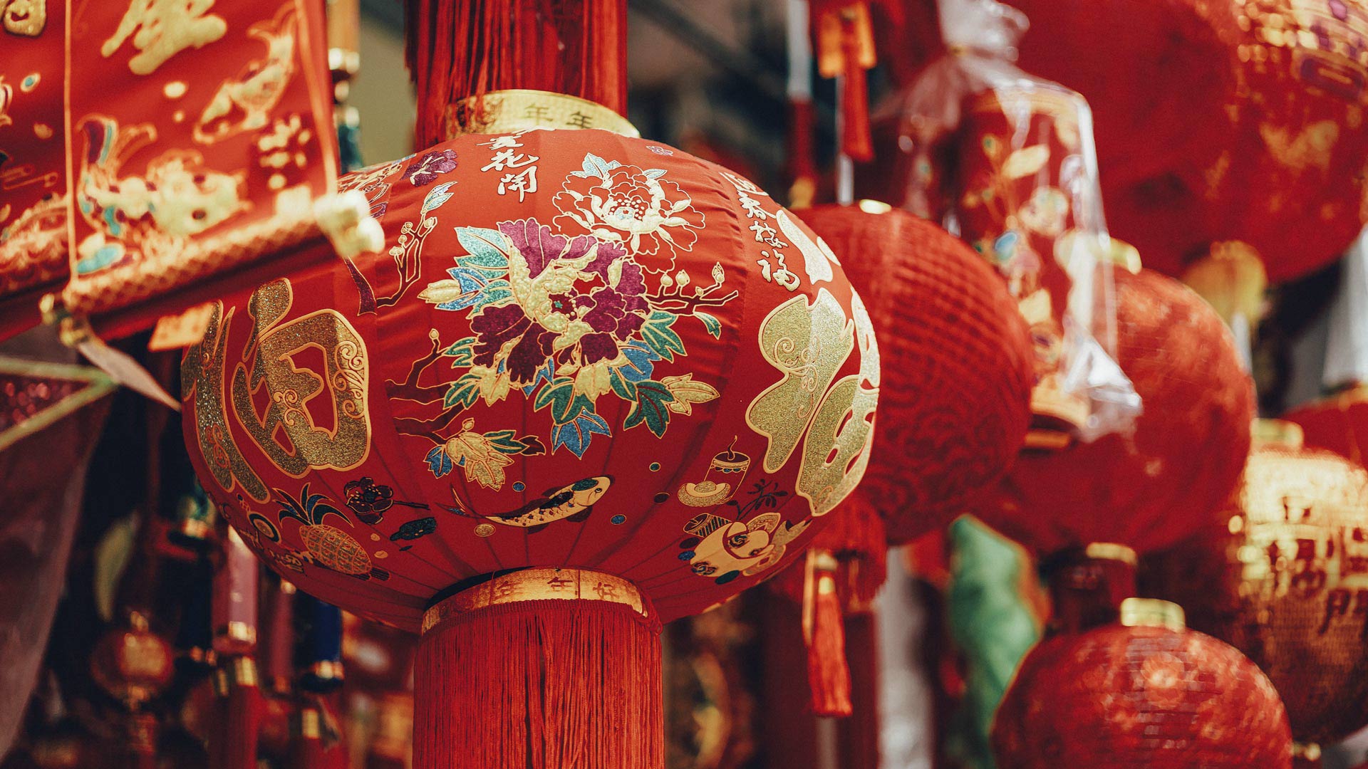 寓意幸福和团圆的春节灯笼，中国 (© d3sign/Moment/Getty Images)(20220201)的图片-寓意幸福和团圆的春节灯笼，中国 (© d3sign/Moment/Getty Images)